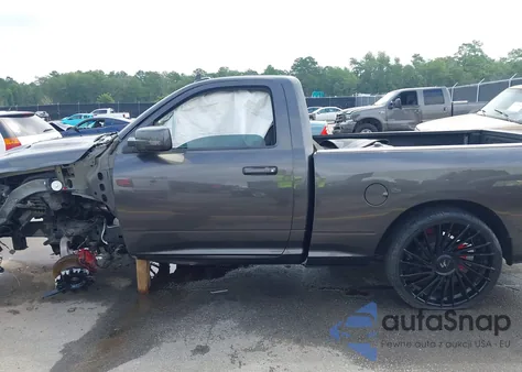 2016 Ram 1500 Sport из США, поврежденный, VIN 3C6JR6CT7GG174387